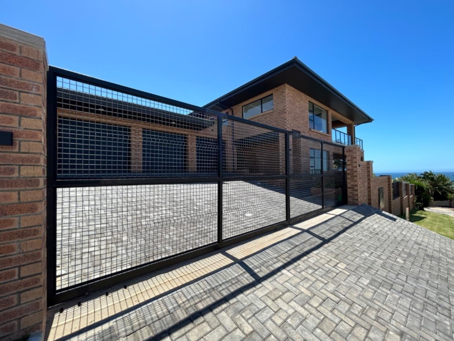 4 Bedroom Property for Sale in Wavecrest Eastern Cape